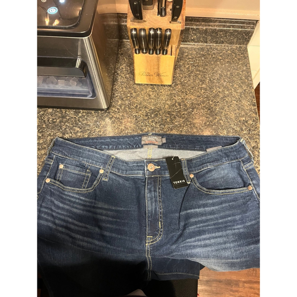 New Torrid Crop Flare Jeans 18 - Picture 6 of 7